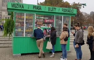 Dawid Podsiadło sprzedawał swoją nową płytę w kiosku pod Pałacem Kultury