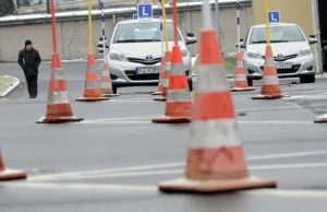 Egzaminy na prawo jazdy: dlaczego przyszli kierowcy tak często oblewają? Bo kują