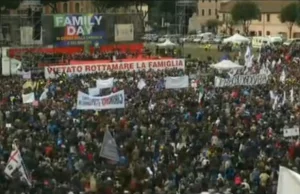„Oddawanie rodziny na złom jest zabronione”. Wielka demonstracja w Rzymie