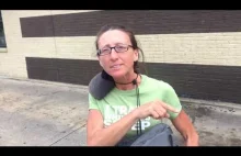 Kobieta udająca bezdomną zostaje zdemaskowana