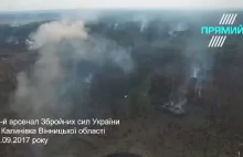 Widok z drona po wybuchu składu amunicji na Ukrainie