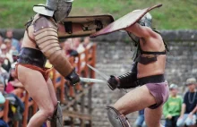 Gladiatorzy, karły i seks z bykiem. 7 sposobów na udane igrzyska w Koloseum