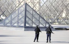 [ENG] Francuski żołnierz postrzelił napastnika z maczetą przy Luwrze w Paryżu.