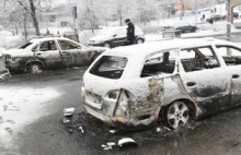 W nocy w Göteborgu zamaskowane grupy podpaliły dziesiątki samochodów. Nikt...