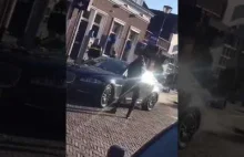 Polak w Holandii bije się z policją