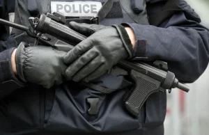 PILNE: terrorysta zginął w czasie ataku na komisariat w Paryżu!
