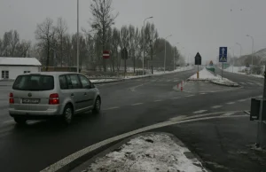 Uwaga na oznakowanie nowej obwodnicy. Auta jadą pod prąd!