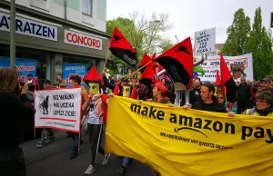 Prezes się bogaci, pracownicy ryzykują zdrowiem. Protesty w centrach Amazona