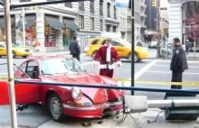 Santa Crashes Porsche 911 in NY
