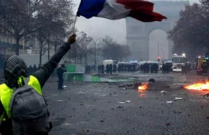 Francja liczy straty po zamieszkach "żółtych kamizelek" w Paryżu