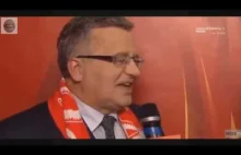 Bronisław Komorowski pozdrawia piłkarzy po MŚ w siatkówce - parodia