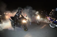 Nocny zlot motocyklistów zrzeszonych wokół Forum Łódzkich Motocyklistów