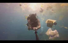 Brytyjski nurek kręci morze śmieci 20 km od popularnej wyspy Bali w Indonezji