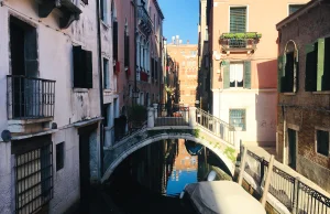Dlaczego Wenecja jest na wodzie? Jak zbudowano kamienice?