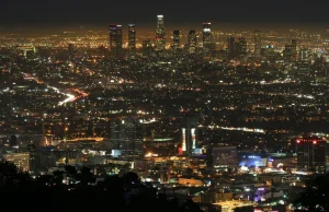 Los Angeles: Sterowanie oświetleniem za pomocą jednego laptopa