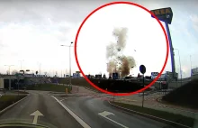 Moment wybuchu na Łowickiej w Bydgoszczy uchwycony na nagraniu wideo z samochodu
