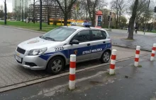 Warszawa: Ukraińcem, który skakał po aucie Straży Miejskiej zajmie się policja