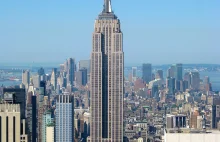 Empire State Building – wieżowiec który zbudowano w 410 dni.