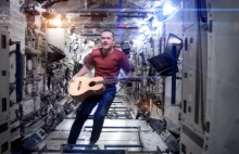 Chris Hadfield o tym, jak gra się na gitarze w kosmosie