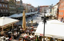 Poznań: Stary Rynek to śmierdzący uryną klozet?