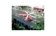 Lądowanie helikopterem na zamkniętej ulicy