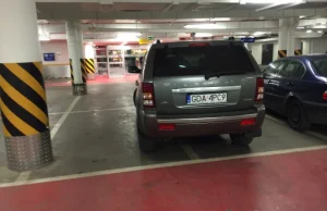 Czy miejsca parkingowe są za ciasne? Absurd goni absurd