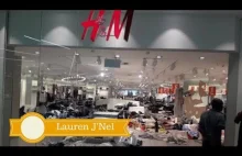 Czarni demolują sklep H&M, jedna z koszulek się nie spodobała..