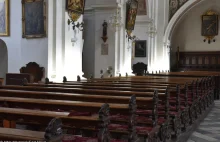 Atak na kościół w Koninie. Wybite witraże i krwawy napis