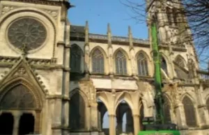 Wyburzanie katedry we Francji - na miejscu zbudują parking. Znak czasów?