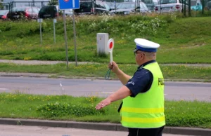 Był tak pijany, że nie zauważył, że jedzie bez opony