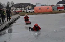 Okuninka: Strażacy z powiatu ćwiczyli na lodzie