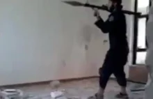 Wojownik ISIS próbuje strzelic RPG przez małą dziurę w ścianie goes bad
