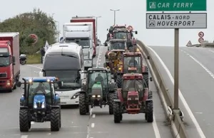 Protest policjantów w Calais w związku z falą nielegalnej imigracji