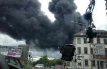 Chmura czarnego, gryzącego dymu. Płonęła fabryka niemieckiego giganta