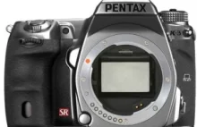 Test uszczelnienia aparatów Pentax K5 i K-7 przed kurzem i wodą