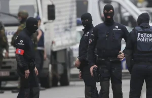 Atak nożownika na policjantów w Brukseli. Według władz to atak terrorystyczny.