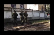 Ukrainiec przepytuje ruskich żołnierzy.[eng]