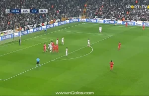 Z cyklu "Piłkarskie Jaja": gol w meczu Besiktas - Benfica.