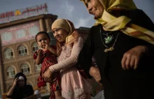 W Chinach zakazono noszenia burek i 'nienormalnych' bród