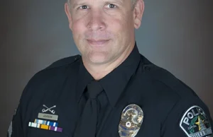 Policjant otrzymał odznakę za męstwo po tym, jak zastrzelił napastnika z 95m