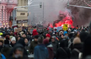 Antyrządowa demonstracja w Wiedniu. Tysiące ludzi wyszło na ulice