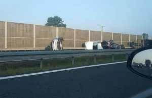 Wypadek na Mazowszu: Z lawety spadły mercedesy