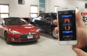 Musk obiecuje, że Tesla podąży za właścicielem jak pies i sam poszuka parkingu.