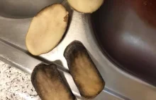 Włożyła ziemniaki do skarpet chorego dziecka. Jej post udostępniło ponad...
