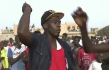 Reporter tvn w Senegalu ma małe problemy...