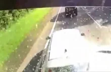 Kierowca tira rozbija samochody