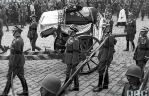 Pogrzeb Marszałka Józefa Piłsudskiego na zdjęciach NAC | Promethey