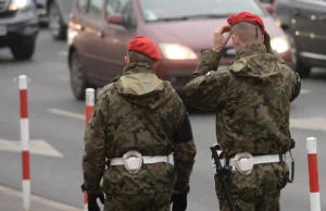 Kradli wojskowe wyposażenie. 12 osób zatrzymanych przez ŻW