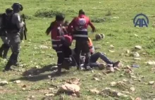 Siły izraelskie fizycznie próbują zapobiec leczeniu rannych Palestyńczyków