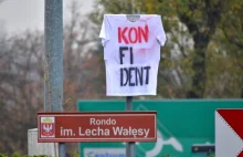 Koszulka „konfident” na rondzie im. Lecha Wałęsy